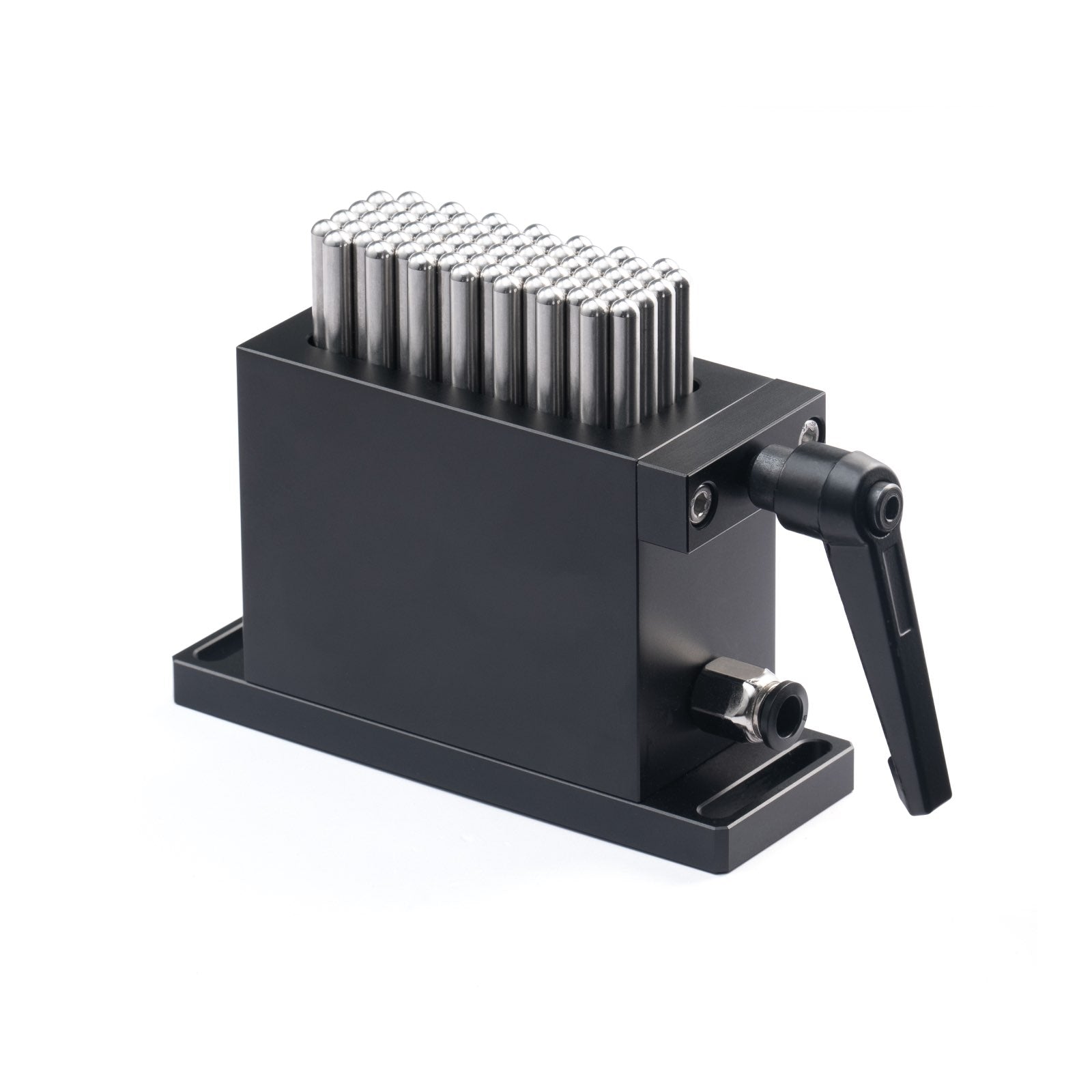 xTool Flexibles Halterungssystem fixiert unregelmäßig geformte Werkstücke sicher für präzise Lasergravuren und Serienfertigung.