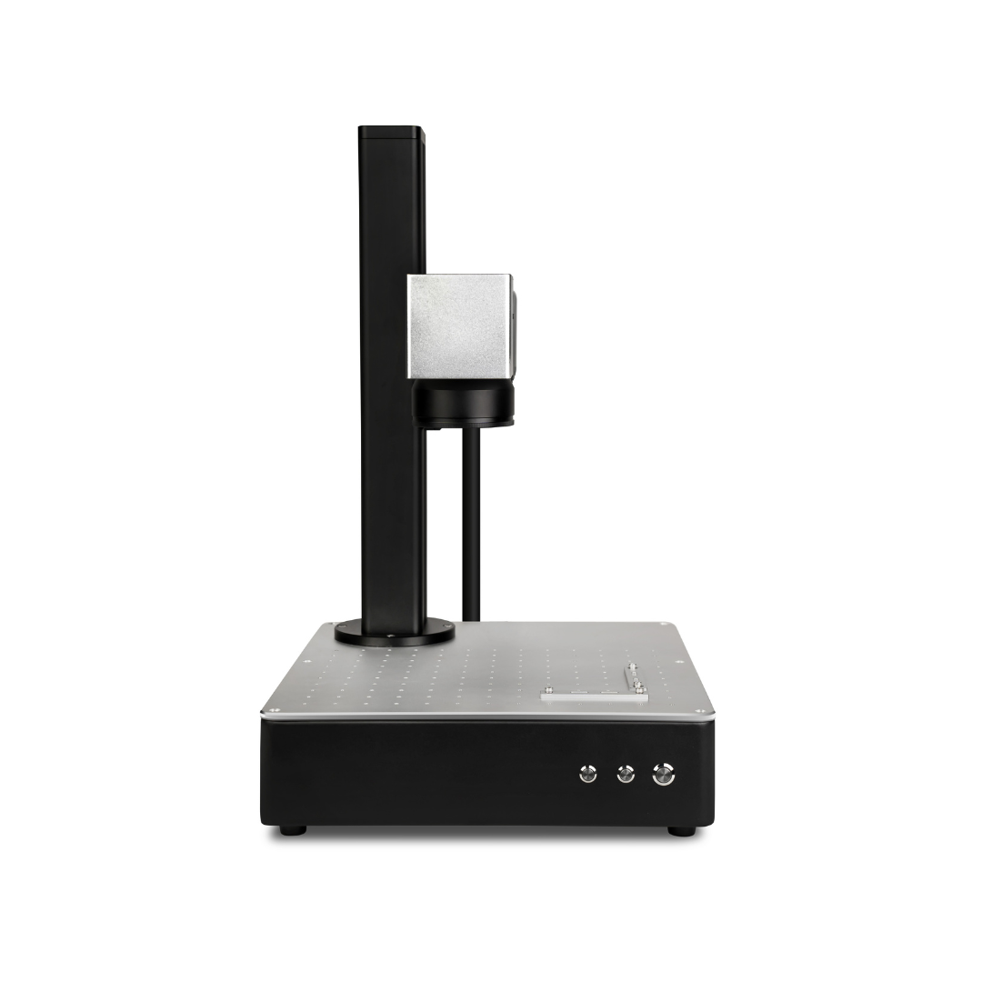 Promark Faserlaser graviert Metalle und Kunststoffe präzise für industrielle Kennzeichnung, Tiefengravuren und professionelle Anwendungen.