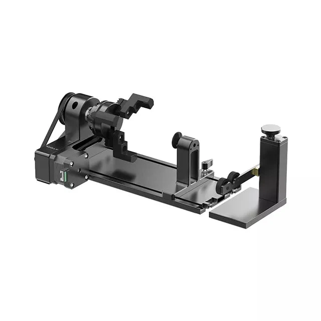 xTool RA2 Pro Rotationsmodul für präzise 360°-Lasergravuren auf Gläsern, Flaschen, Ringen und anderen runden Werkstücken.
