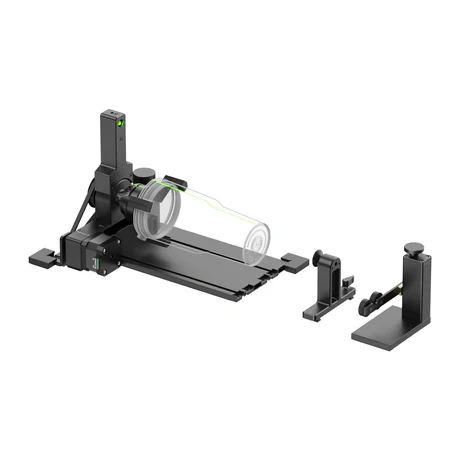 xTool RA2 Pro dreht Werkstücke während der Lasergravur für gleichmäßige Ergebnisse auf Gläsern, Bechern und Kugeln.
