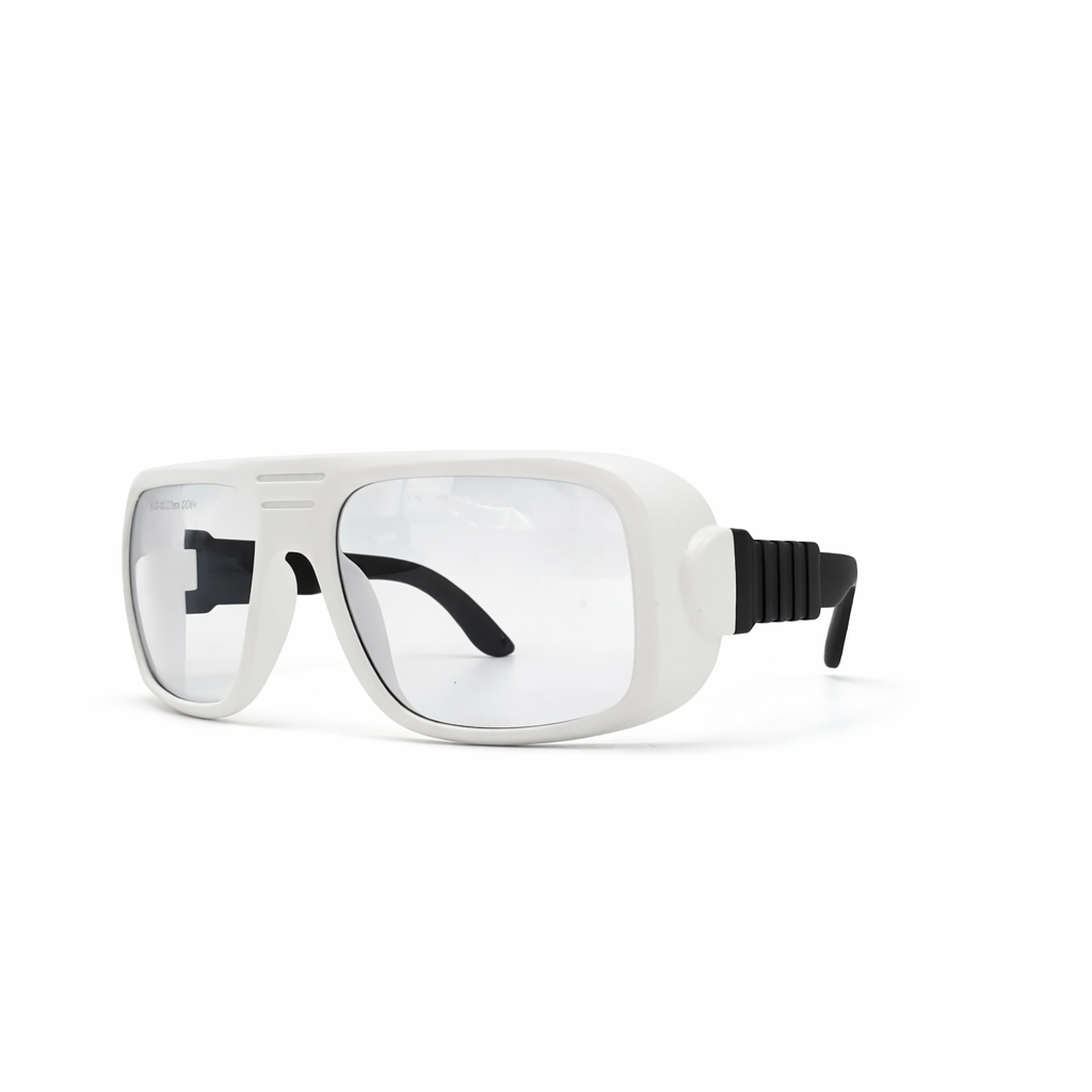 CO2-Laserschutzbrille für 9000–11000 nm mit zertifiziertem Augenschutz für Arbeiten an CO2-Lasern.