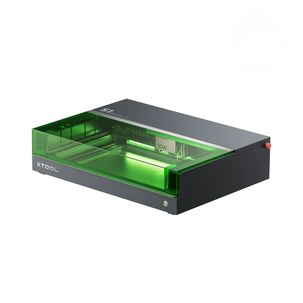 xTool S1 Diodenlaser graviert präzise ein Motiv auf Holz mit wechselbarem Lasermodul für vielseitige Anwendungen. 