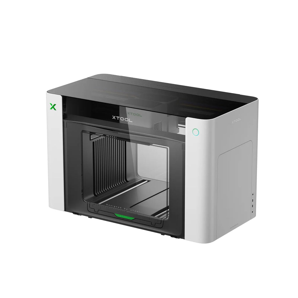 xTool O1 Omni Printer 4-in-1 Desktop-System kombiniert Farbdruck und Materialbearbeitung für personalisierte Produkte, Kleinserien und kreative Projekte.